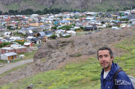 Depois de caminhada, chegando de volta à El Chaltén, ao lado do Parque Nacional Los Glaciares, na Argentina